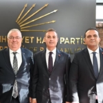 Balıkesir Büyükşehir Belediye Başkanı Ahmet Akın, CHP Edremit İlçe Teşkilatını Ziyaret Etti