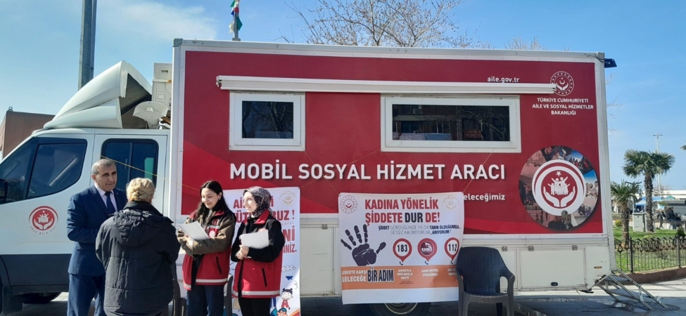 mobil-sosyal-hizmet-araci-bandirmada-vatandaslarin-yuzunu-guldurdu-82842-kY497G