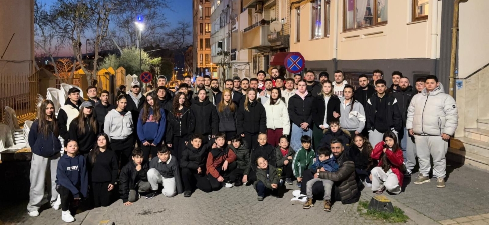 sampiyon-sporcularin-bir-araya-geldigi-anlamli-sokak-iftari-etkinligi-82699-DeD9CG