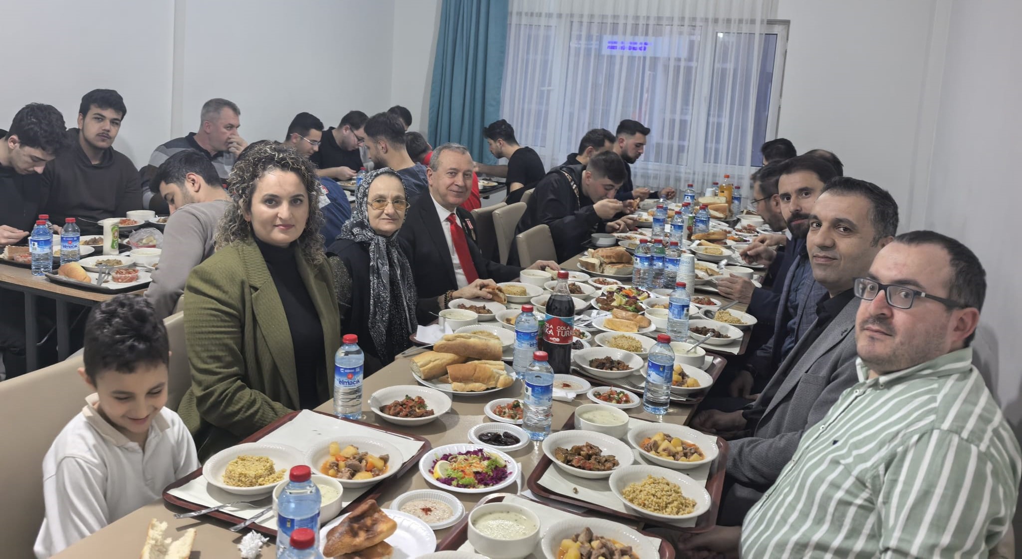 Gençlerle Birlikte İftar