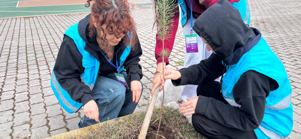 Bandırma Kız Yurdu'ndan Fidan Dikme Etkinliği