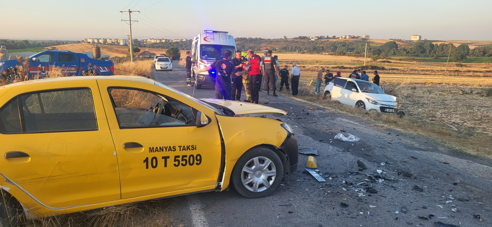 Manyas Kapaklı’da Trafik Kazası: 6 Kişi Yaralandı