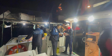 Erdek’te gece avlanan balıkçı teknelerine sıkı denetim yapıldı